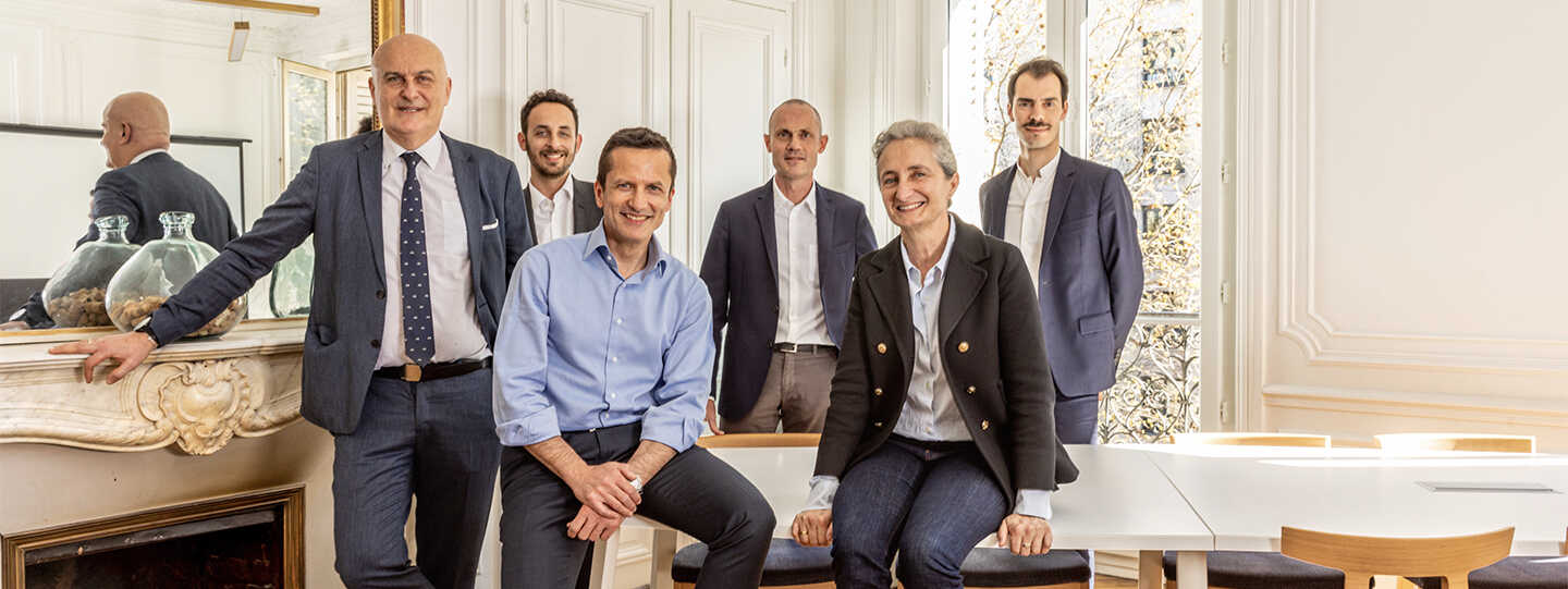image de groupe Kyu associés debout